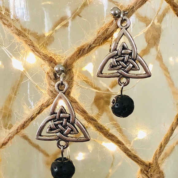 Triquetra Aromatherapy Earring - Picture 1 of 1